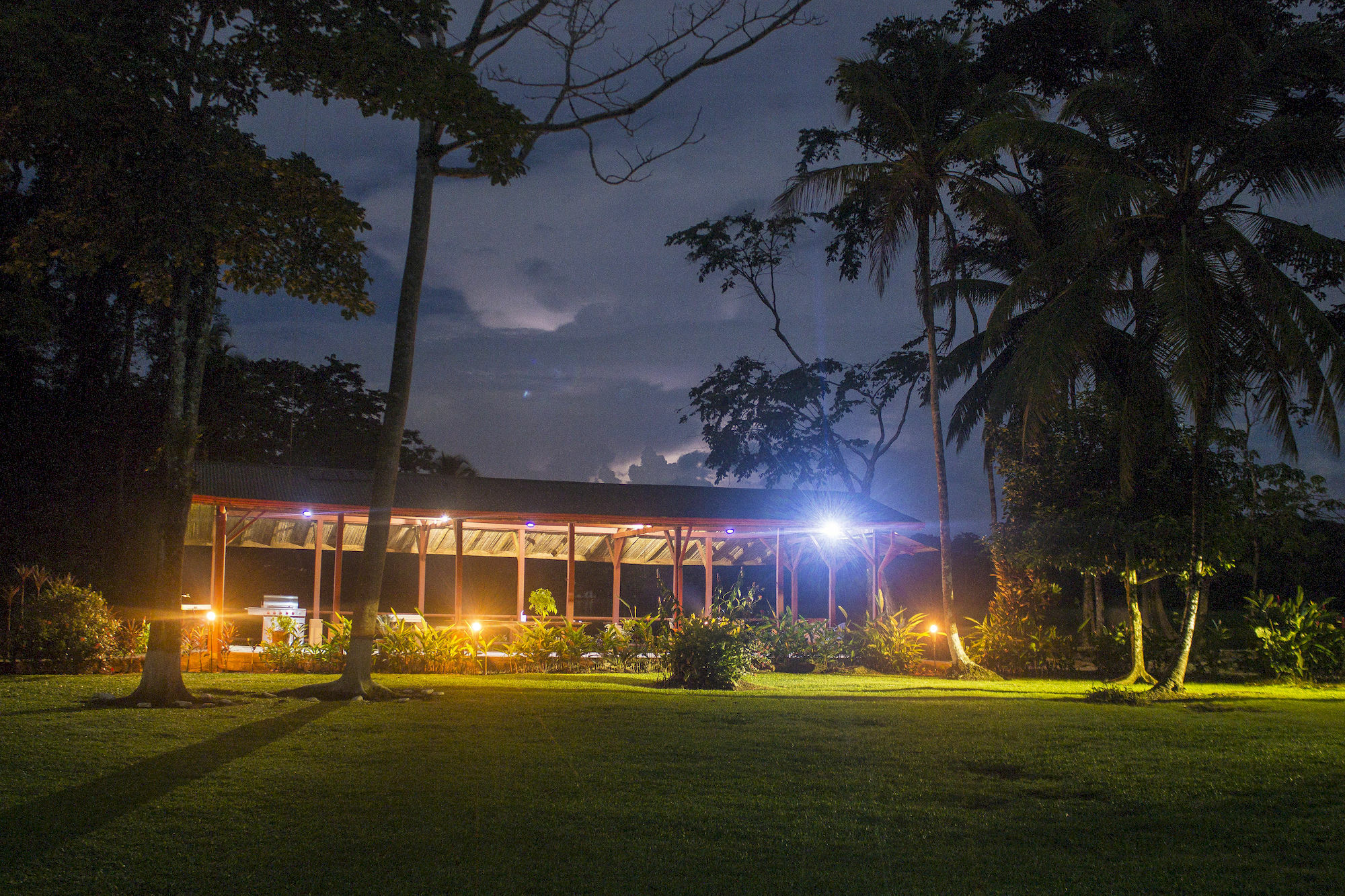 Lirio Lodge Barra de Pacuare Bagian luar foto